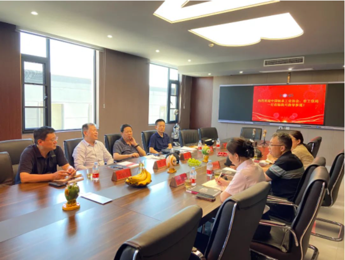 “訪企問需，聚焦發(fā)展”——中國軸協(xié)理事長周宇一行蒞臨鴻元軸承調(diào)研指導工作